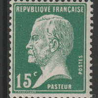 France 1924 Louis Pasteur 15c green unmounted mint, SG 396a