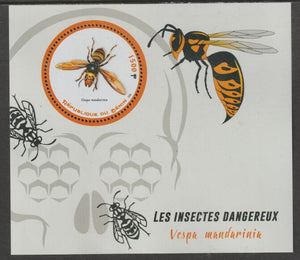 Benin 2018 Endangered Insects - Giant Hornet perf deluxe m/sheet containing one circular value unmounted mint